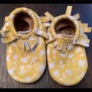 Freshly Picked yellow Wildflower Moccasins- Sz5
